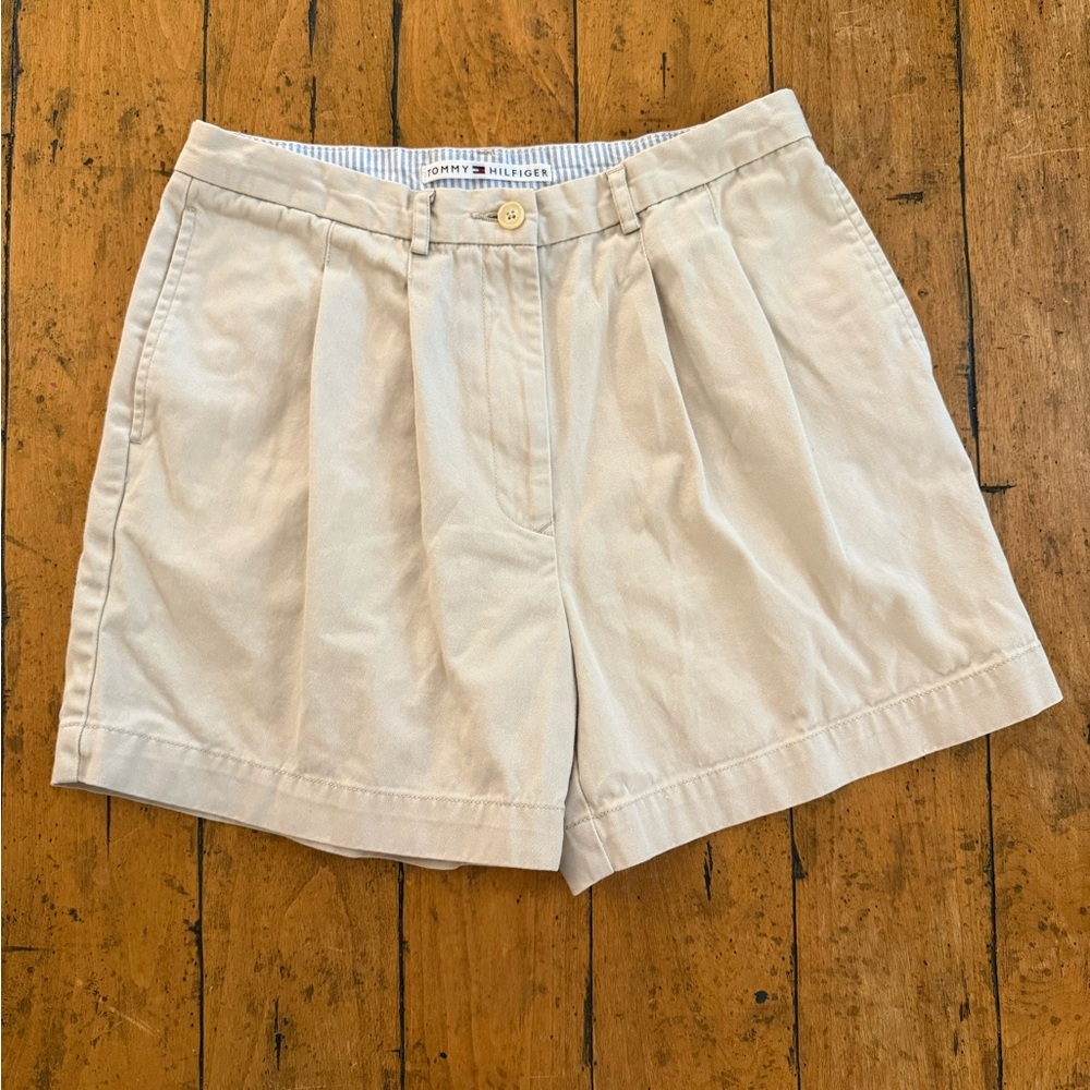 Tommy Hilfiger Women's Beige Pleated Shorts